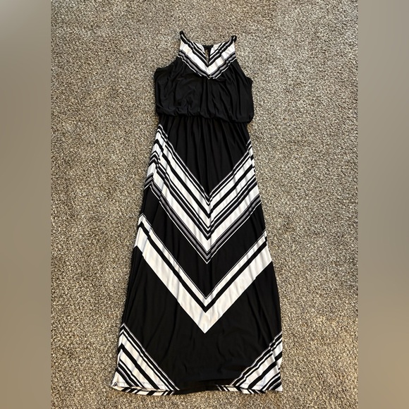 Maurices Dresses & Skirts - Black and White chevron maxi dress